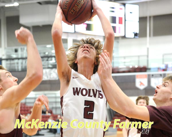 Wolves come up short in Bismarck