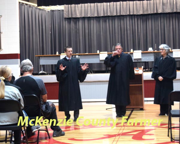 Supreme Court Justices visit Alexander Public School