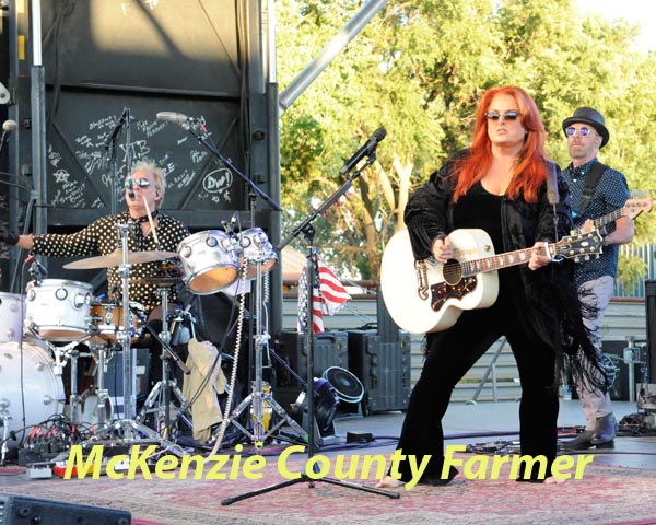 Wynonna rocks Watford City’s Ribfest