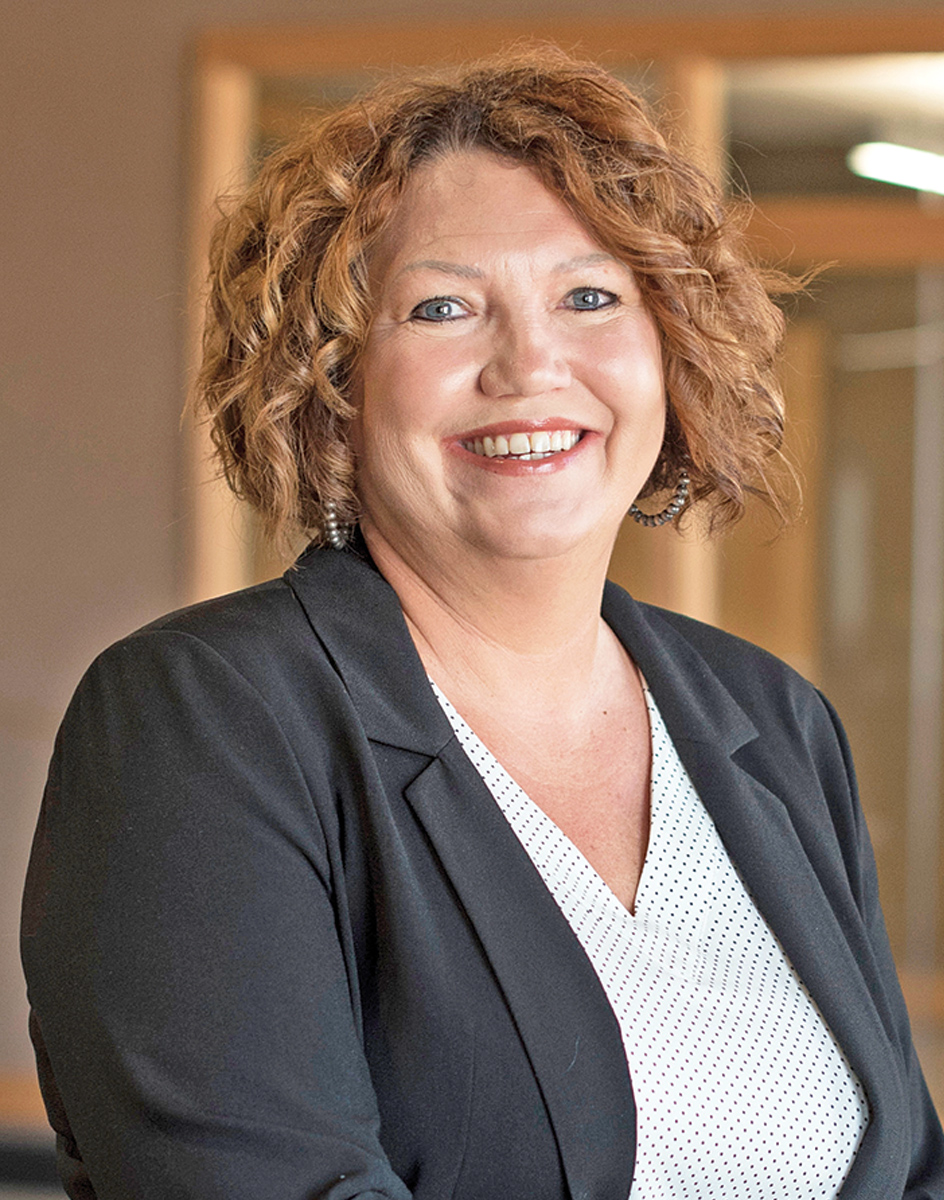 Longtime Watford City banker announces retirement